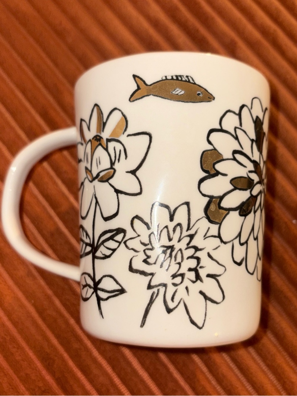 ANTHROPOLOGIE Rhea Fish Mug w/ Flowers Off-White w/ Gold and Black